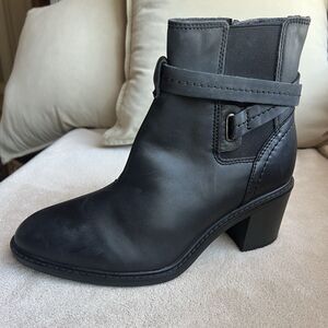Clarks‎ Scene Star Black Leather Block Heel Ankle Boots Booties Women 8.5 Zipper